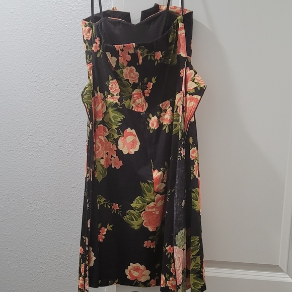 B. SMART Vintage Floral Strapless Midi Dress, size 4 - Picture 3 of 4